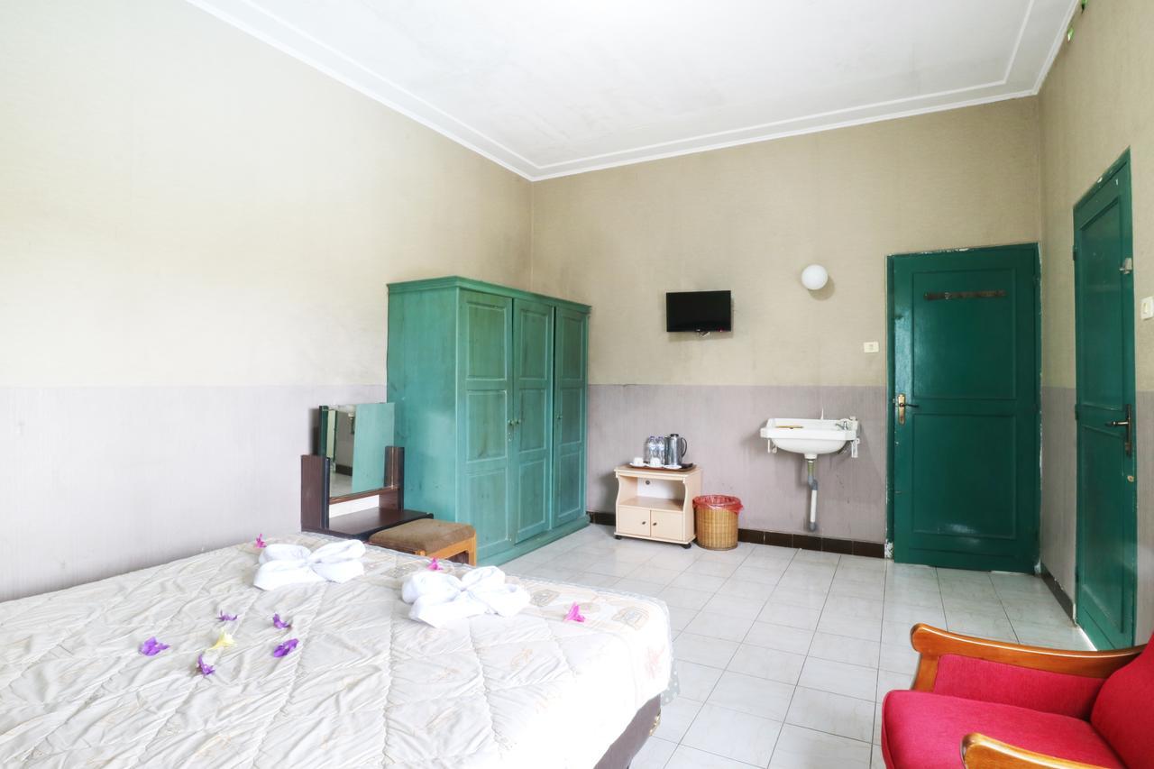 Hotel Bonita Puncak Cisarua Buitenkant foto